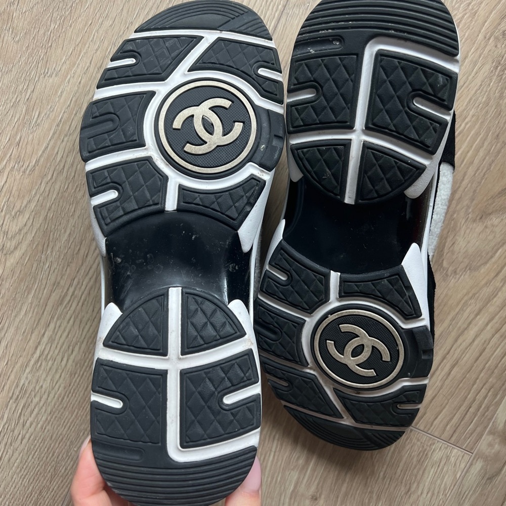 CHANEL SNEAKERS - Picture 4 of 7